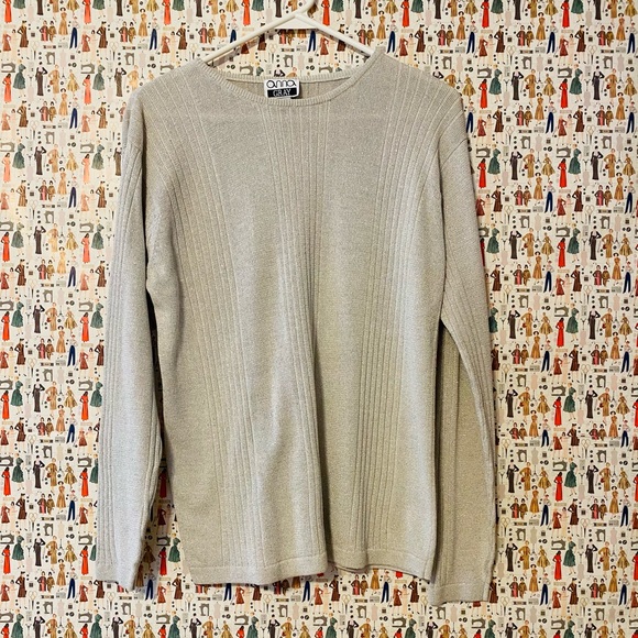 Anna Gray sweater 🖤 - Picture 1 of 3